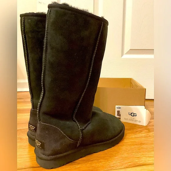 UGG Classic Tall Boots, Black, Size 8, Barely Worn - Picture 3 of 8